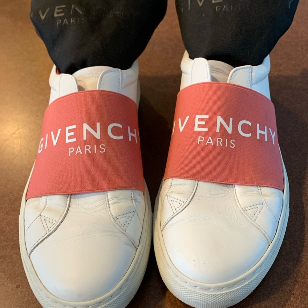 Beautiful- White LeatherGivenchy Urban  Shoe -  Sneakers w dust bag for each ..